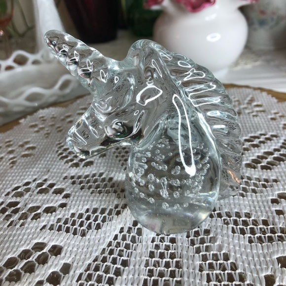 Vintage unicorn paperweight - Picture 3 of 12